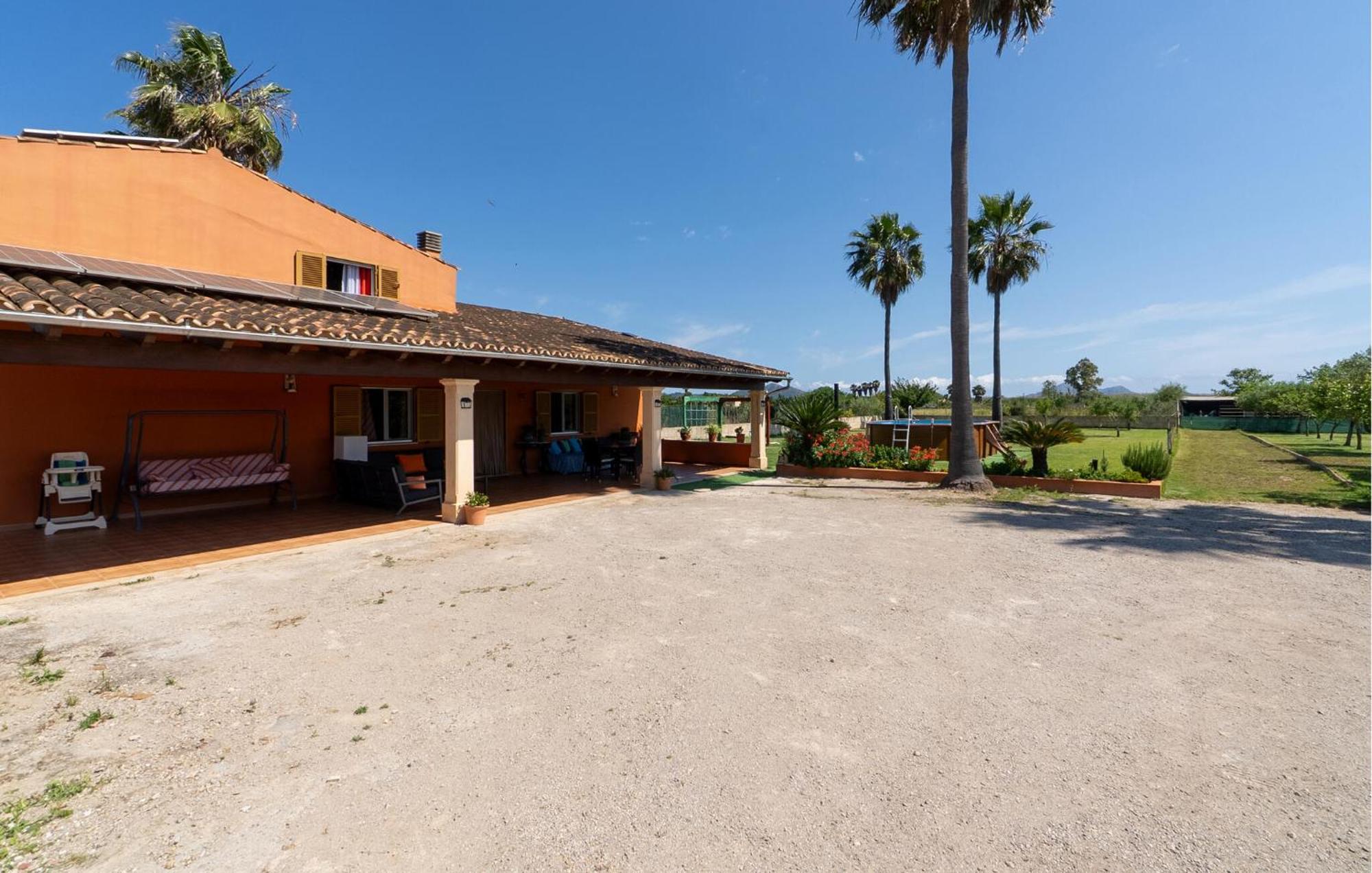 Vakantiehuis Gorgeous In With Kitchen